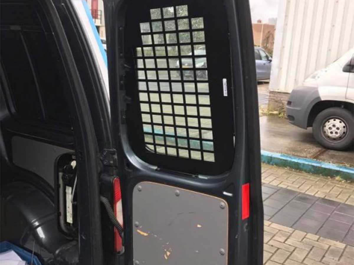 16865024_384072171985468_1594823454482214941_n Raamroosters Achterdeuren