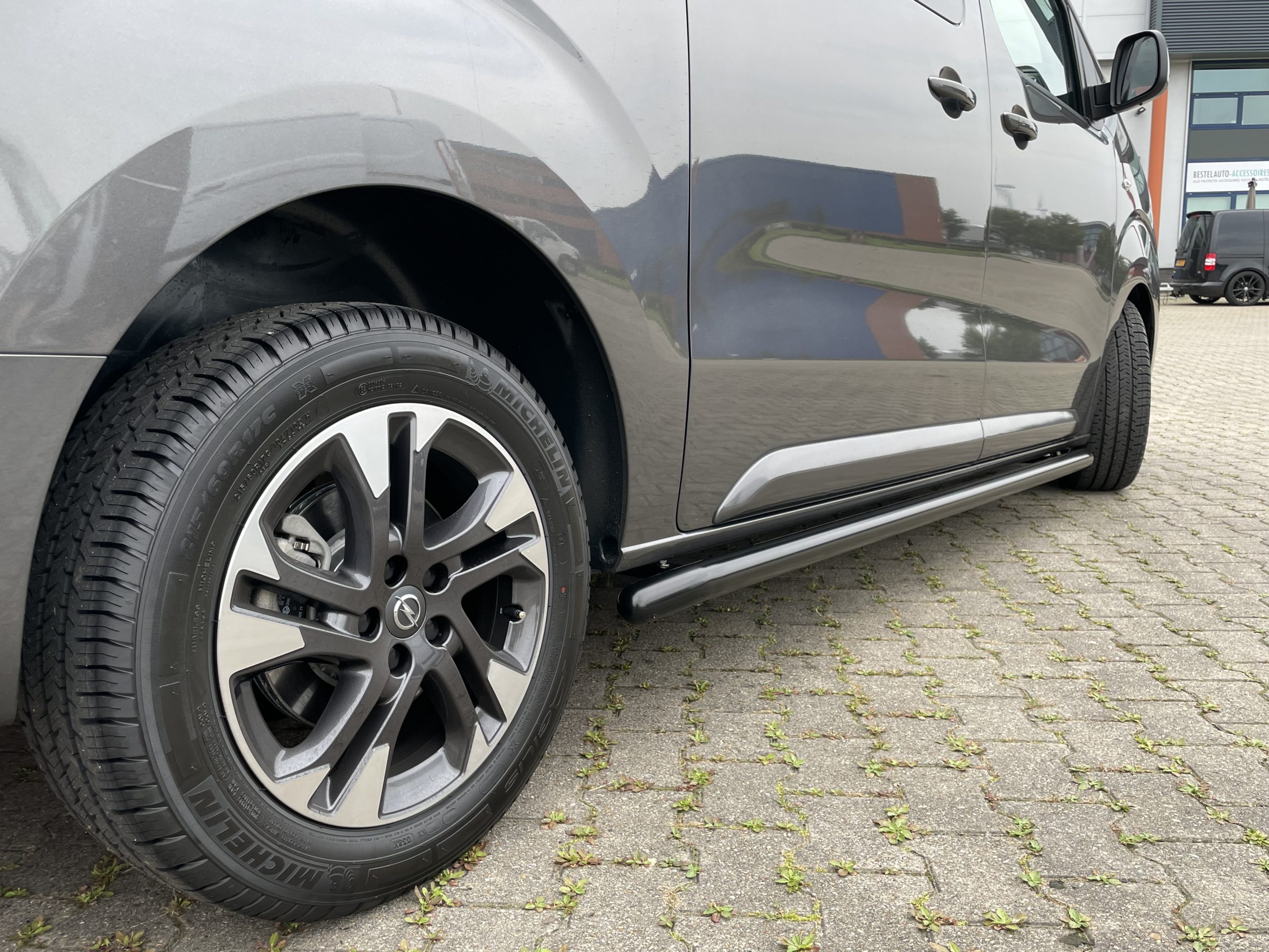 sidebars-zwart-getrokken-bocht