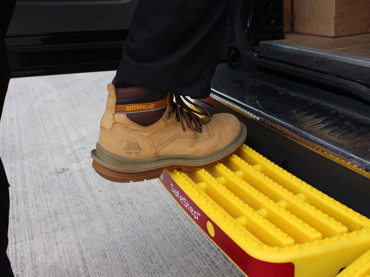 Rhino-AccessStep-achteropstap-geel Rhino AccessStep achteropstap