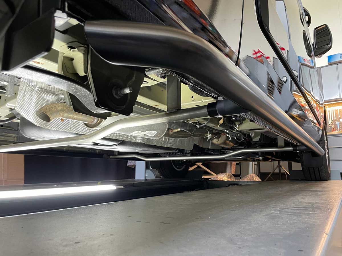 ford-custom-sidebars-geborsteld-rvs-eserie-zwart-mat–e1652956034321 Sidebars RVS E Serie Ford Transit Custom