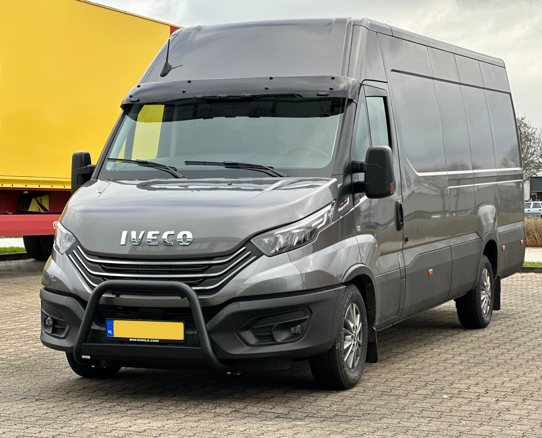 iveco-daily-pushbar-rvs-zwart-eu-mat-rvs iveco-daily-pushbar-rvs-zwart-eu-mat-rvs