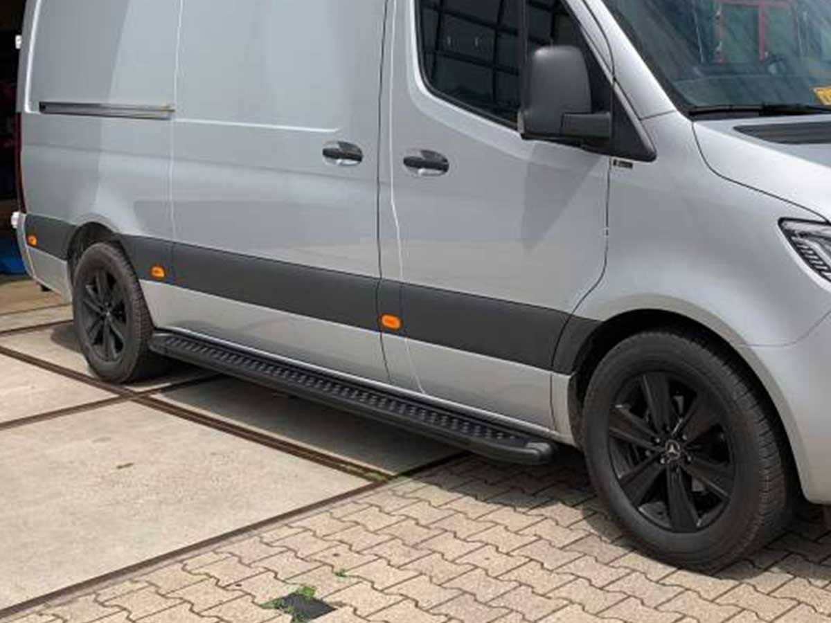 mercedes sprinter 2018 treeplanken aluminium zwart