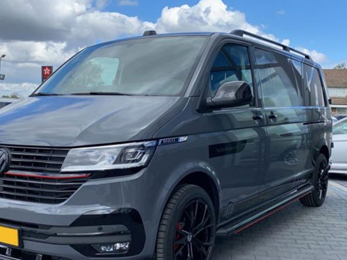 onderspoiler-glans-zwart-T6.1-e1592329645828 Roofrails Aluminium Zwart