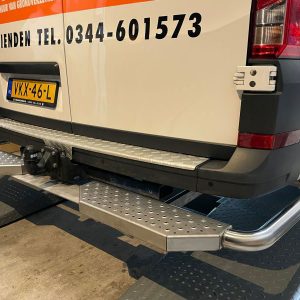 RVS achteropstap doorlopend met cornerbars