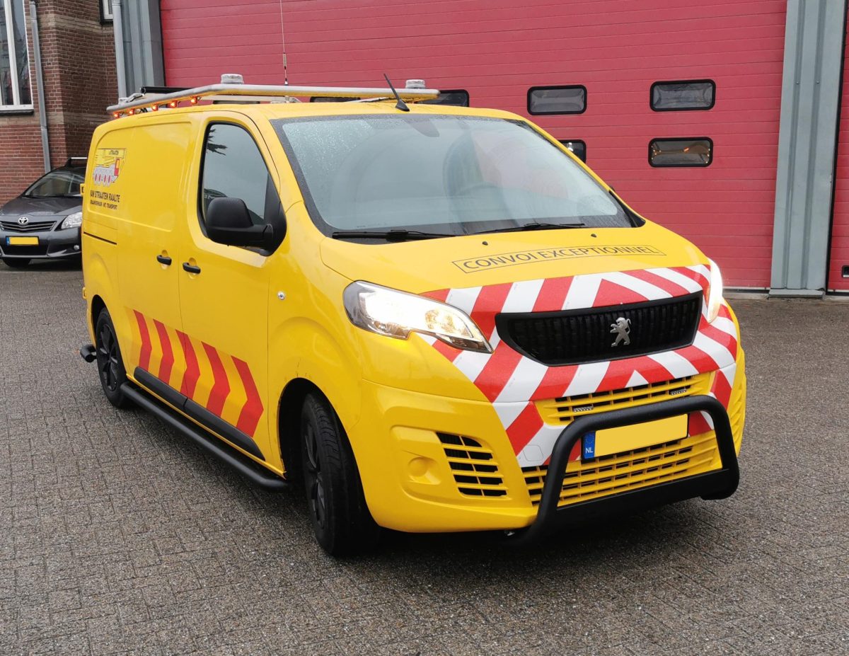 rvs-bullbar-zwart-pushbar-peugeot-expert-opel-vivaro-toyota-proace