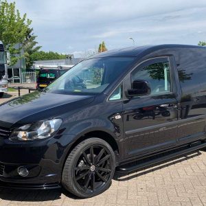 vw-caddy-zwarte-sidebars-rvs-strong-edition