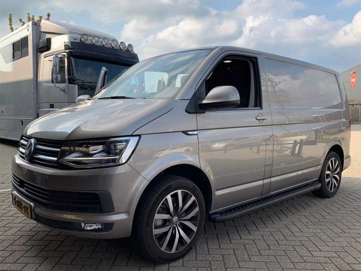 vw-transporter-treeplanken-t6-t5-zwart-aluminium-L1- Treeplanken Volkswagen Transporter