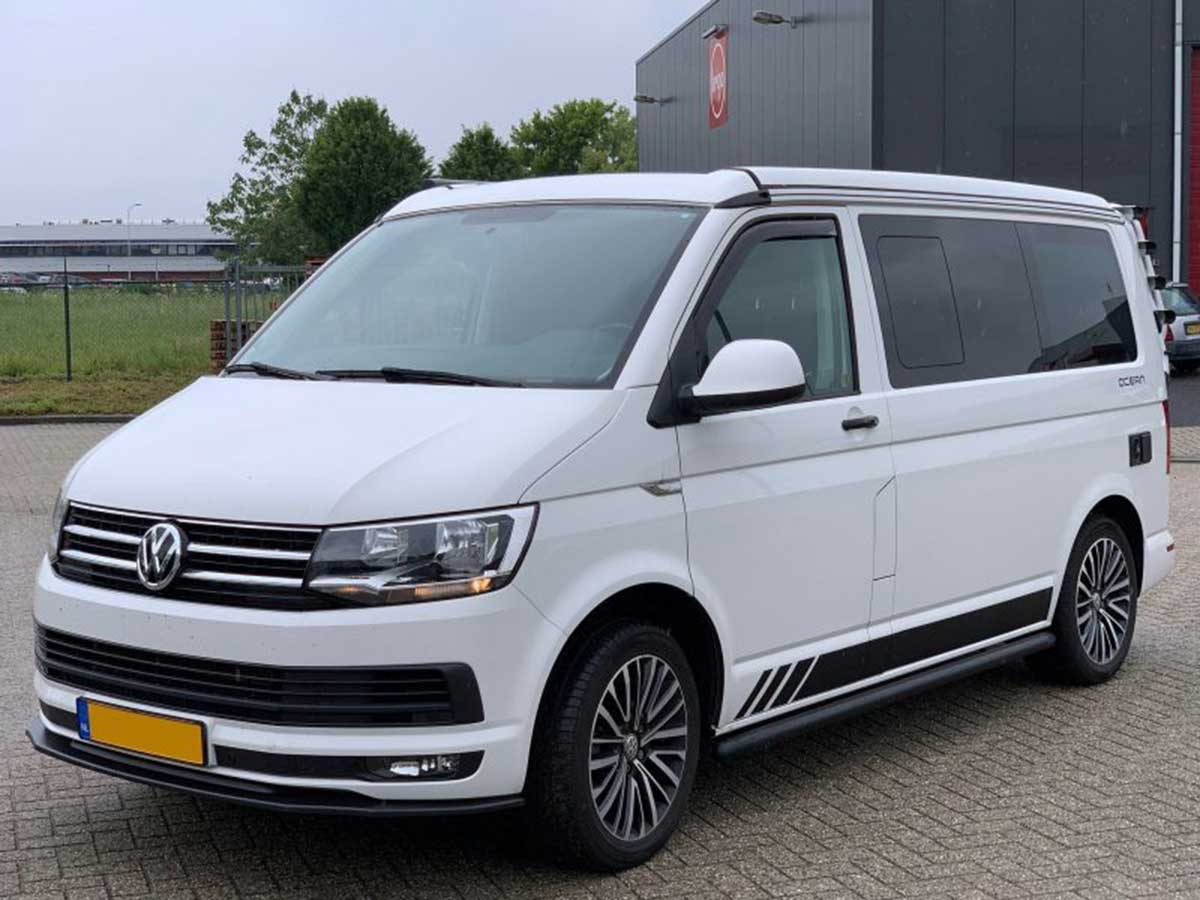 vw-transporter-zwarte-sidebars-onderspoiler-t6-b-e1563041720719 Zijwindschermen VW Transporter