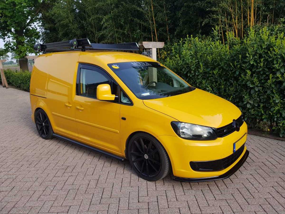 zwarte-sidebars-vw-caddy-l1-e1616009711335 Sidebars RVS R-Serie VW Caddy