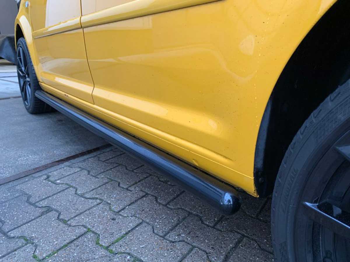 zwarte-sidebars-vw-caddy-rvs-e1616008596491 Sidebars RVS R-Serie VW Caddy