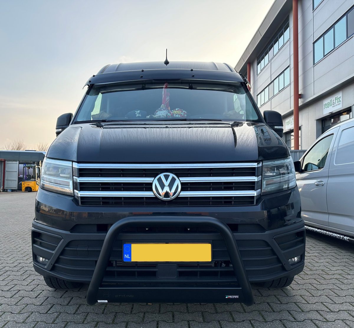 bullbar-rvs-zwart-mat-pushbar-vw-crafter-man-tge-63mm-