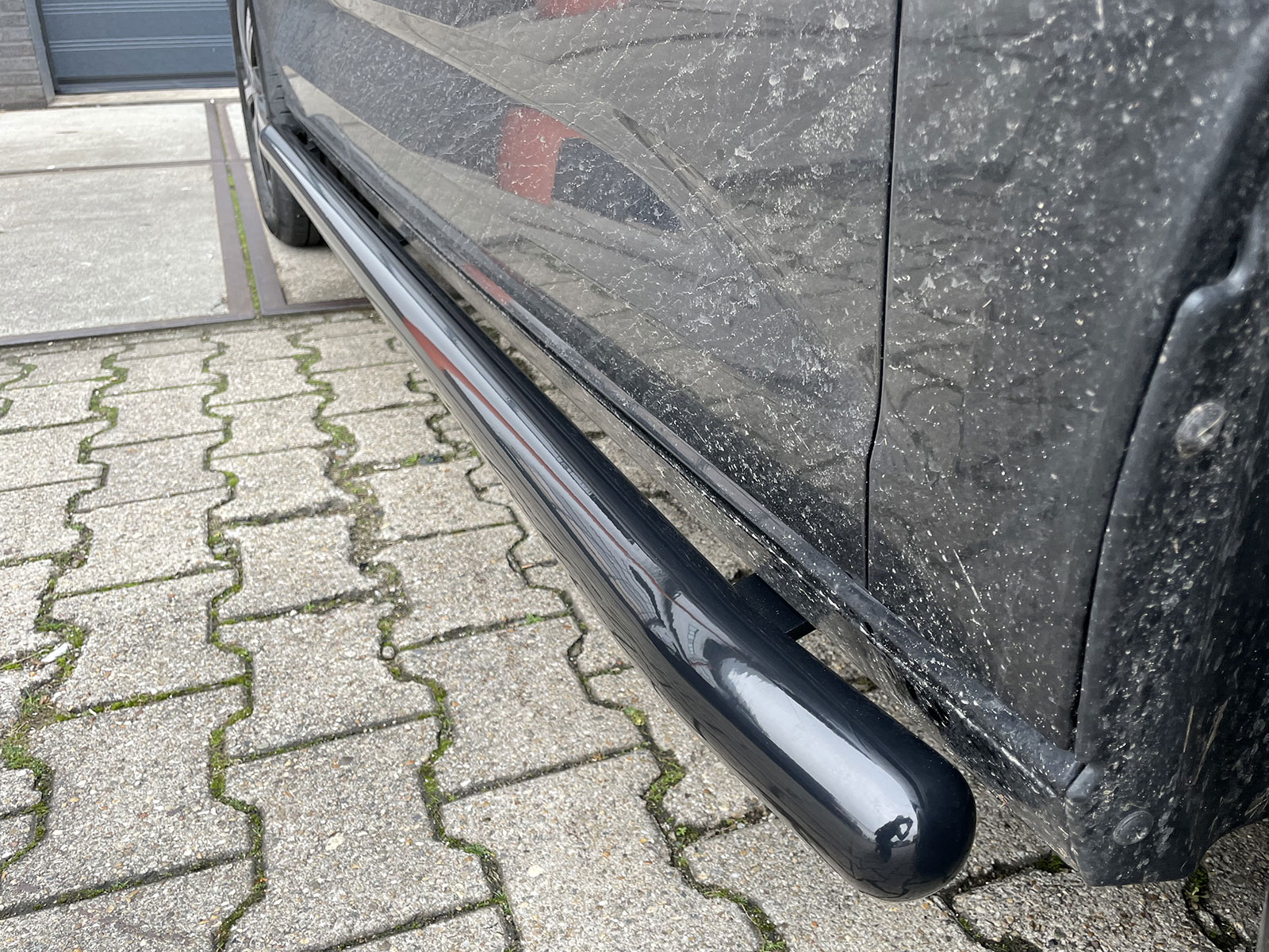 close-up-sidebars-getrokken-bocht-zwart