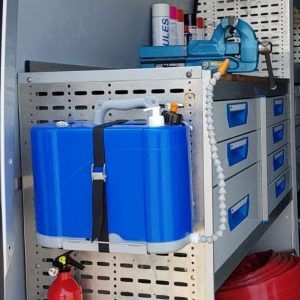 Wasunit voor laadruimte bestelauto