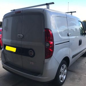 Fiat Doblo laadruimtebeveiliging van guardian sloten b