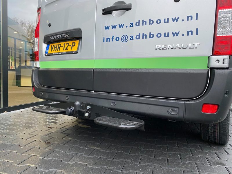 dubbele achteropstap zwart bevestiging aan trekhaak dubbele achteropstap zwart bevestiging aan trekhaak