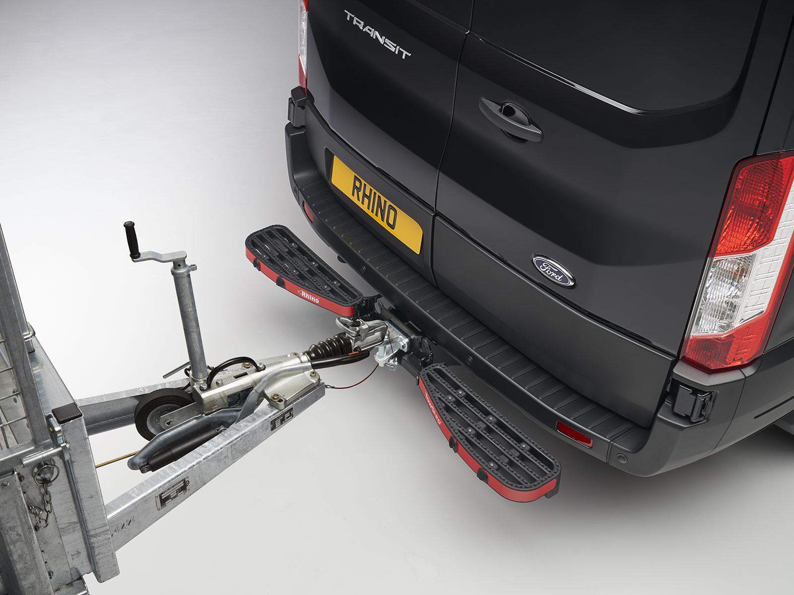 Towstep achteropstap met behoud van trekhaak Towstep achteropstap met behoud van trekhaak