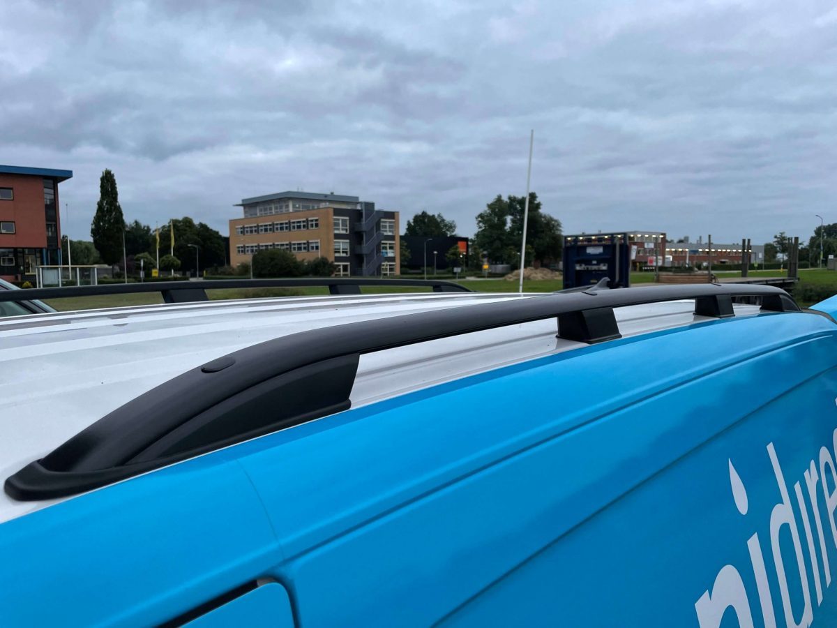 Roofrails-zwart-scaled-e1660816658613 Roofrails Aluminium Zwart