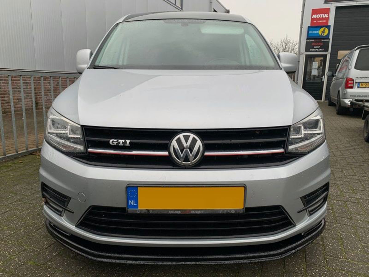 volkswagen-caddy-onderspoiler-v1-zwart-glans-1 onderspoiler glans v1 zwart