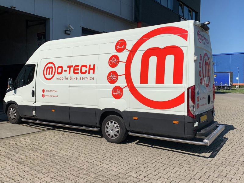 RVS achteropstap doorlopend met cornerbars