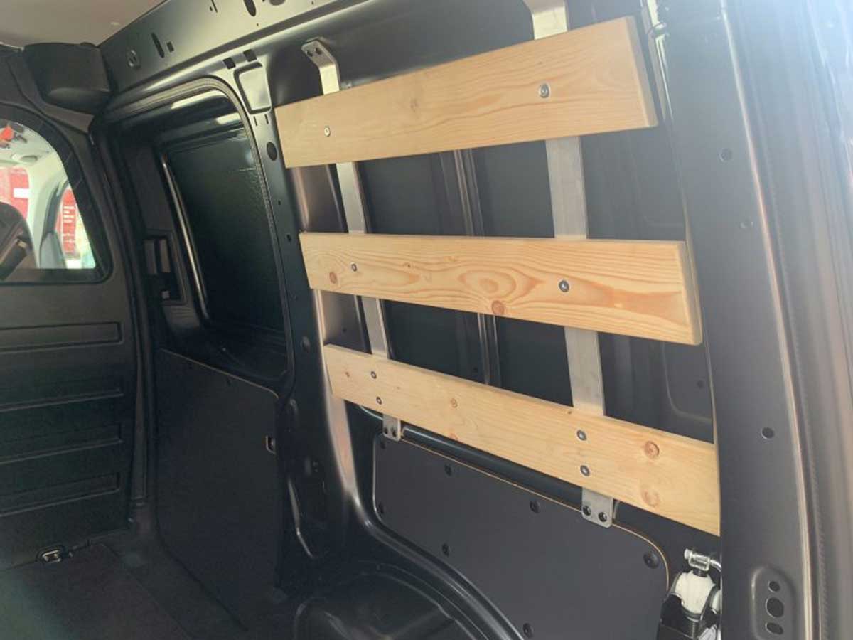 vw-caddy-lat-om-lat-links-e1598704984170 Lat-om-lat Wandbetimmering Volkswagen Caddy