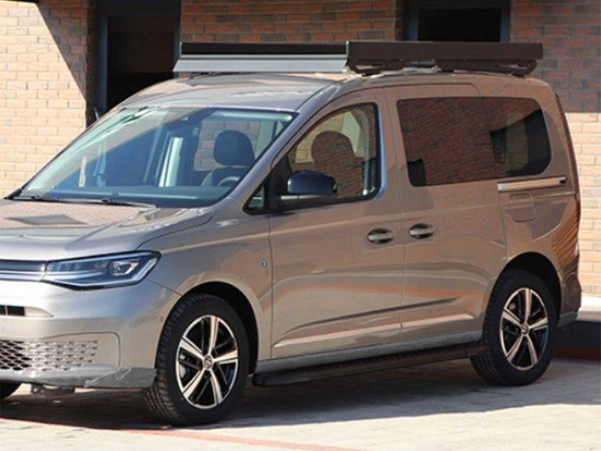 vw-caddy-cargo-sidesteps-black-e1626882917667 Treeplanken Volkswagen Caddy Aluminium