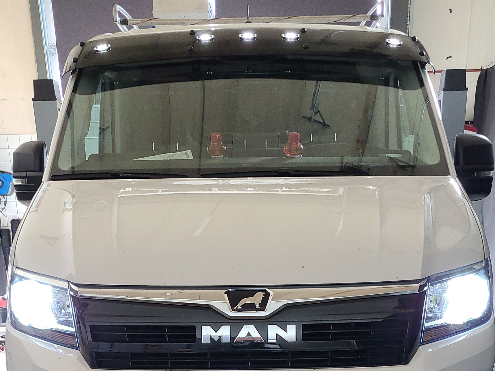 zonneklep-led-crafter-man-tge-ledverlichting- LED Zonneklep Crafter TGE