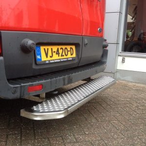 Achteropstap-bumperbreed