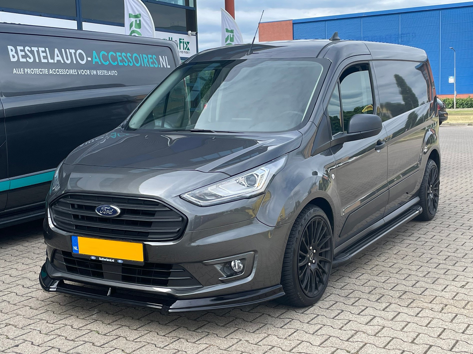 ford-connect-frontspoiler-onderspoiler-zwart-glans Design Onderspoiler Ford Transit