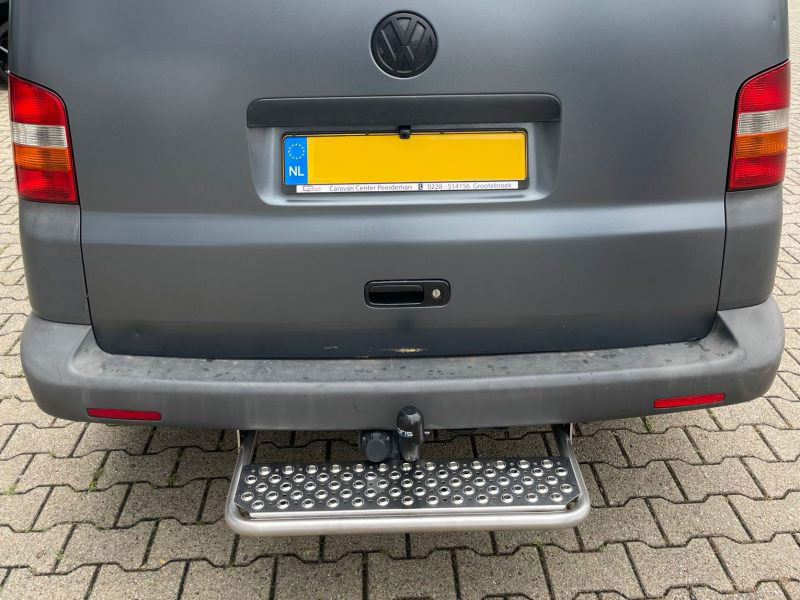 opstap-vw-transporter-midden-trekhaak-rvs RVS achteropstap midden