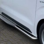 rvs sidebars met opstap bij de schuifdeur