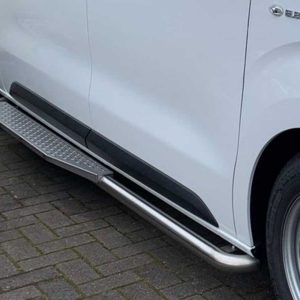 rvs sidebars met opstap bij de schuifdeur