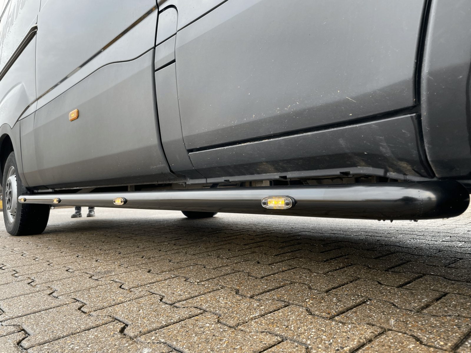 sidebars-met-led-rvs-zwart sidebars-met-led-rvs-zwart