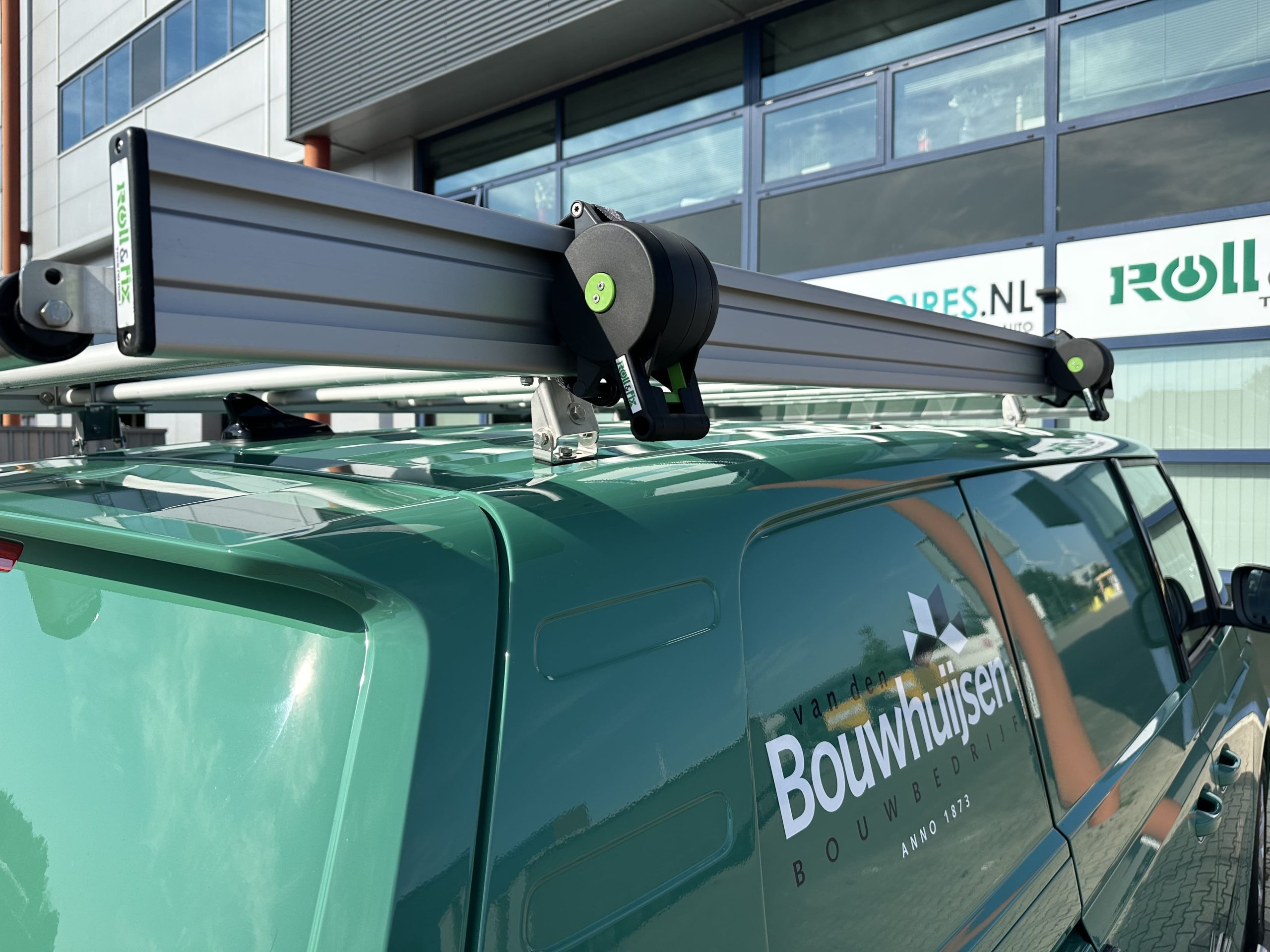 Volkswagen-id-buzz-imperiaal-aluminium Volkswagen-id-buzz-imperiaal-aluminium-close-up